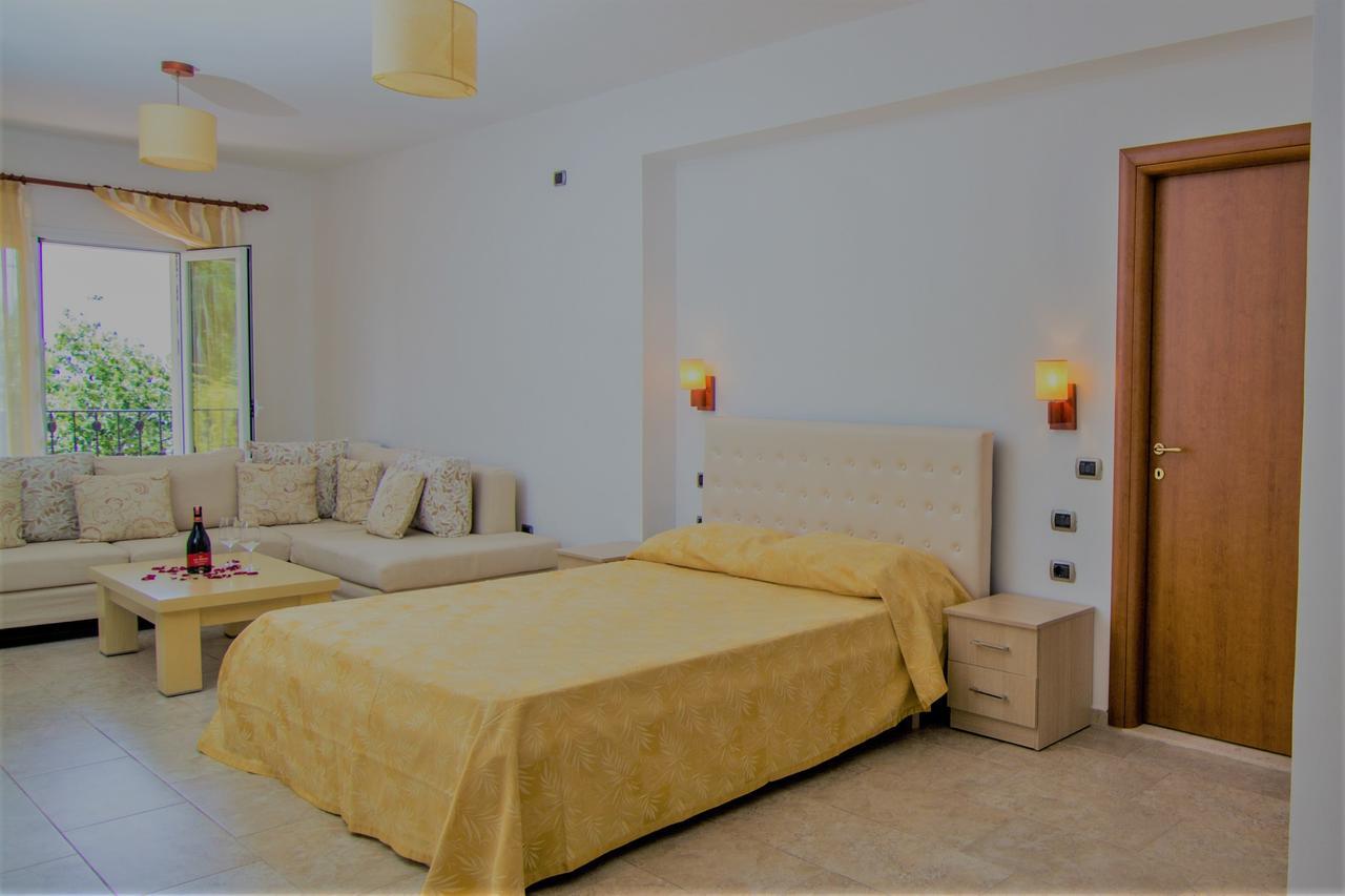 Exclusive Greccia Inn เดอร์มี ภายนอก รูปภาพ