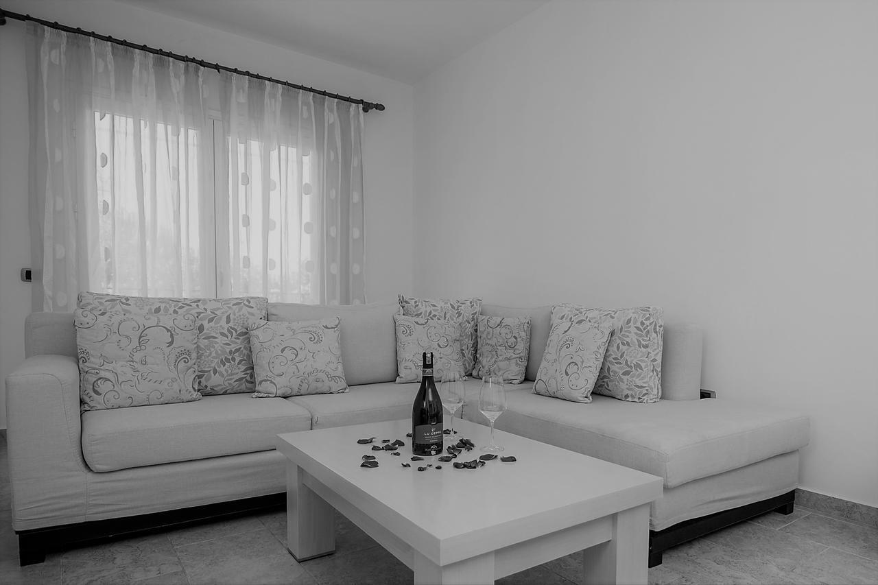 Exclusive Greccia Inn เดอร์มี ภายนอก รูปภาพ