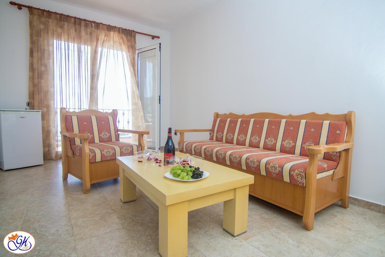 Exclusive Greccia Inn เดอร์มี ภายนอก รูปภาพ